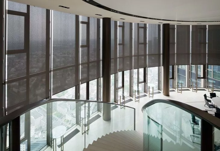 Modernes Einfamilienhaus mit Rollläden