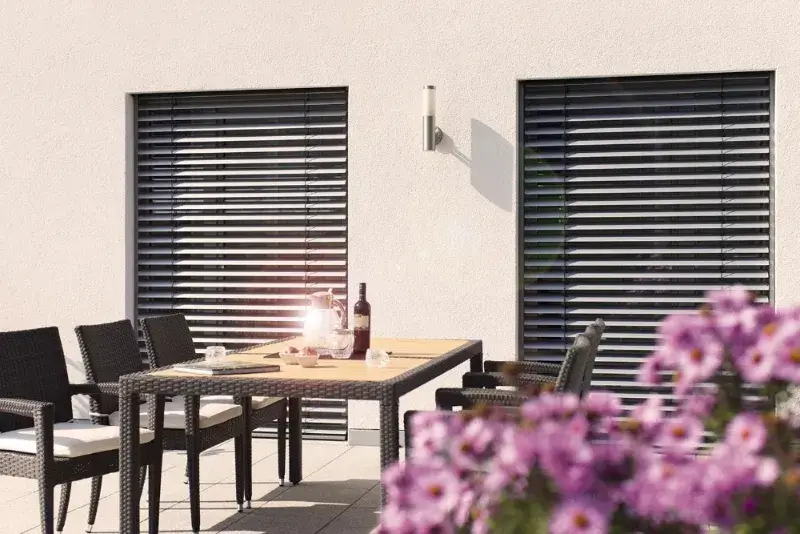 Außenjalousien für das Fenster Außenjalousien für die Fenster